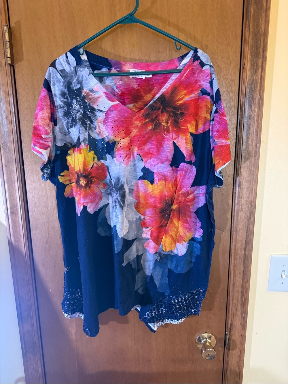 Time and Tru Navy V-Neck Tee with Pink and Orange Floral Print - Picture 2 of 8
